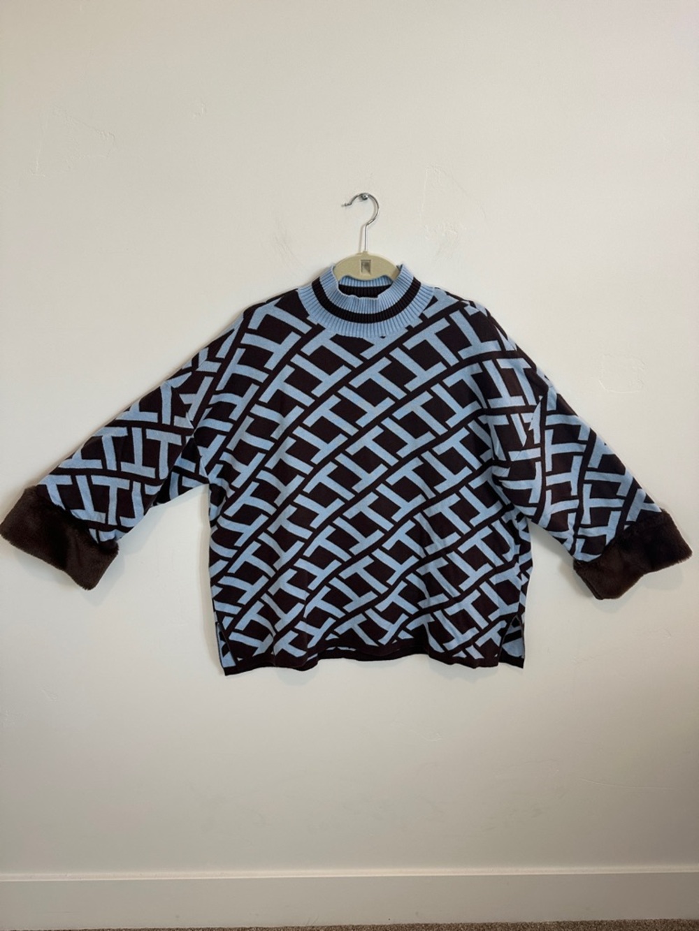 NWOT Tyler Boe Powder Blue and Brown Knit Sweater w/Faux Fur Cuffs Size M/L